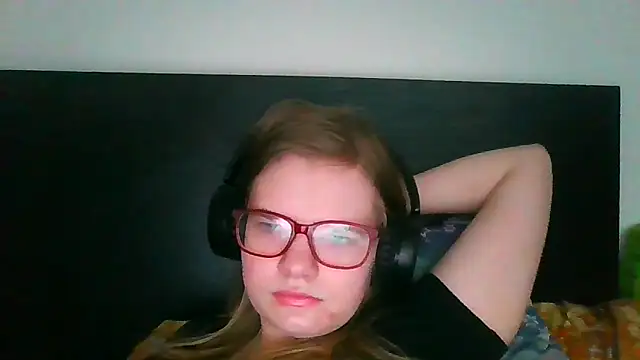 Moonolighta online show from 03/10/26, 08:52