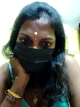 Snapshot of Honey_rosetamil chatting on 10/27/25, 01:04 Honey rosetamil online show from 10/27/25, 01:04