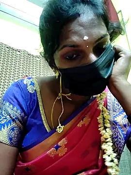 Snapshot of Honey_rosetamil chatting on 10/28/25, 01:03 Honey rosetamil online show from 10/28/25, 01:03