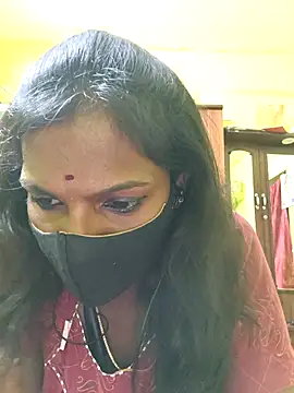 Snapshot of Honey_rosetamil chatting on 10/31/25, 06:42 Honey rosetamil online show from 10/31/25, 06:42