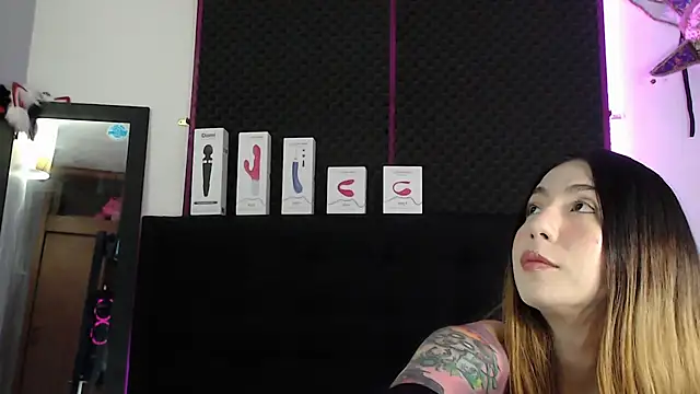 karlamoon23 online show from 12/14/25, 09:19