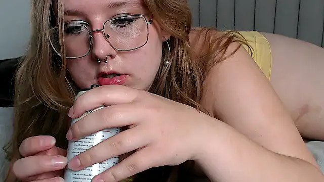 Snapshot of AgnesRoseCams chatting on 10/03/25, 08:33 AgnesRoseCams online show from 10/03/25, 08:33