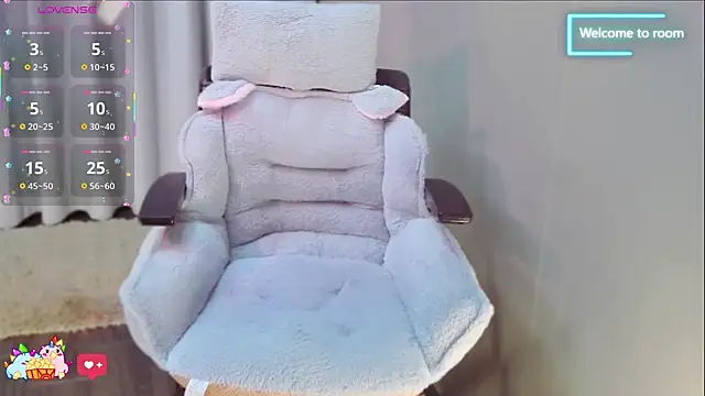 Snapshot of LINLIN-2025 chatting on 10/19/25, 03:01 LINLIN-2025 online show from 10/19/25, 03:01