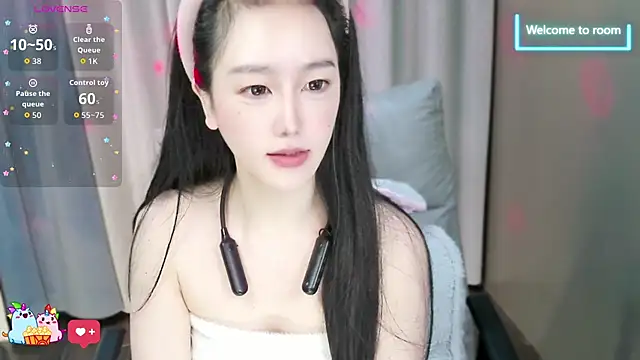 Snapshot of LINLIN-2025 chatting on 11/25/25, 02:39 LINLIN-2025 online show from 11/25/25, 02:39