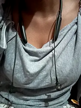 kaviyaponnu0987 online show from 04/01/26, 09:01