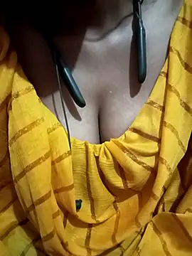 kaviyaponnu0987 online show from 05/16/26, 07:34