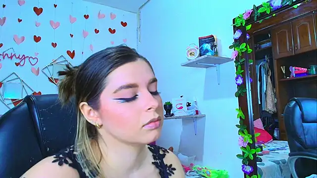 Snapshot of Anny_Hurtado chatting on 10/15/25, 07:41 Anny Hurtado online show from 10/15/25, 07:41