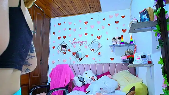 Snapshot of Anny_Hurtado chatting on 11/14/25, 05:28 Anny Hurtado online show from 11/14/25, 05:28