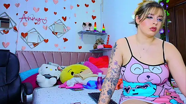 Snapshot of Anny_Hurtado chatting on 11/22/25, 06:01 Anny Hurtado online show from 11/22/25, 06:01