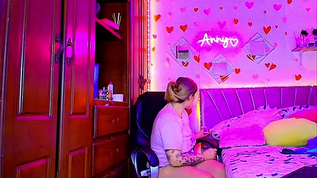 Snapshot of Anny_Hurtado chatting on 12/16/25, 06:29 Anny Hurtado online show from 12/16/25, 06:29