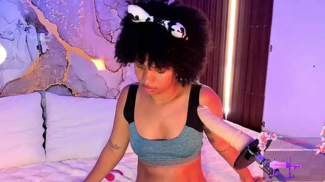 Lolalewis777 online show from 09/25/25, 10:35