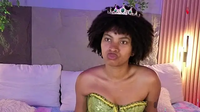 Snapshot of Lolalewis777 chatting on 01/16/26, 11:42 Lolalewis777 online show from 01/16/26, 11:42