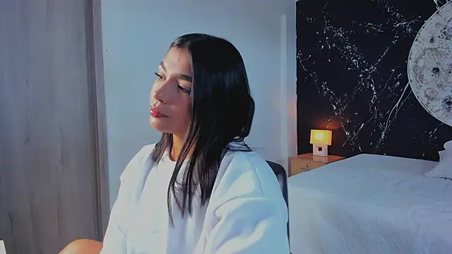 Snapshot of ShaniaDaniels chatting on 10/14/25, 09:04 ShaniaDaniels online show from 10/14/25, 09:04