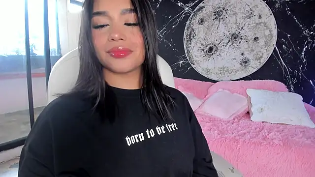 Snapshot of ShaniaDaniels chatting on 11/12/25, 07:35 ShaniaDaniels online show from 11/12/25, 07:35