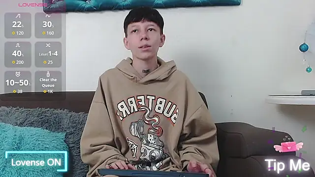 LiamBrown09 online show from 12/01/25, 07:08