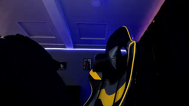 Snapshot of alexgiraldo__ chatting on 09/11/25, 12:05 alexgiraldo online show from 09/11/25, 12:05