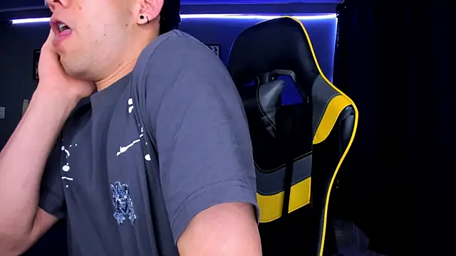 Snapshot of alexgiraldo__ chatting on 09/15/25, 10:59 alexgiraldo online show from 09/15/25, 10:59