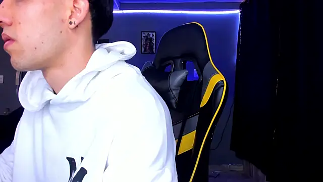 Snapshot of alexgiraldo__ chatting on 09/18/25, 12:07 alexgiraldo online show from 09/18/25, 12:07