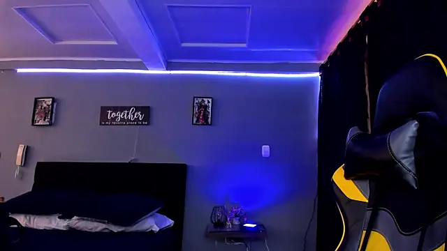 Snapshot of alexgiraldo__ chatting on 09/23/25, 12:19 alexgiraldo online show from 09/23/25, 12:19