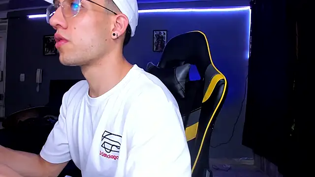 Snapshot of alexgiraldo__ chatting on 09/27/25, 08:47 alexgiraldo online show from 09/27/25, 08:47