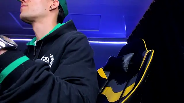 Snapshot of alexgiraldo__ chatting on 09/29/25, 12:10 alexgiraldo online show from 09/29/25, 12:10