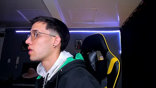 Snapshot of alexgiraldo__ chatting on 09/30/25, 06:07 alexgiraldo online show from 09/30/25, 06:07