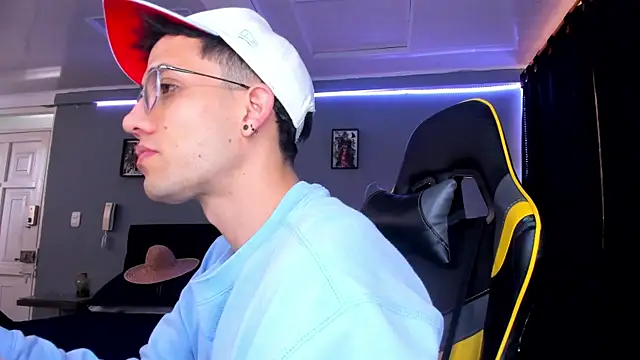 Snapshot of alexgiraldo__ chatting on 10/01/25, 03:40 alexgiraldo online show from 10/01/25, 03:40