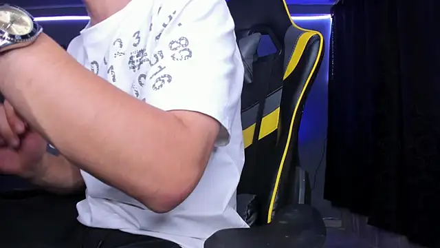 Snapshot of alexgiraldo__ chatting on 10/05/25, 10:07 alexgiraldo online show from 10/05/25, 10:07