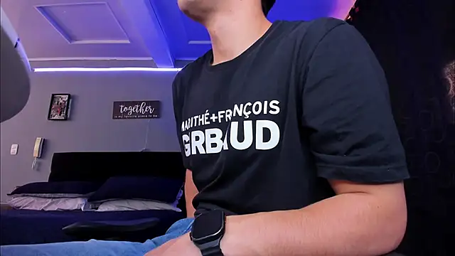 Snapshot of alexgiraldo__ chatting on 10/19/25, 01:23 alexgiraldo online show from 10/19/25, 01:23