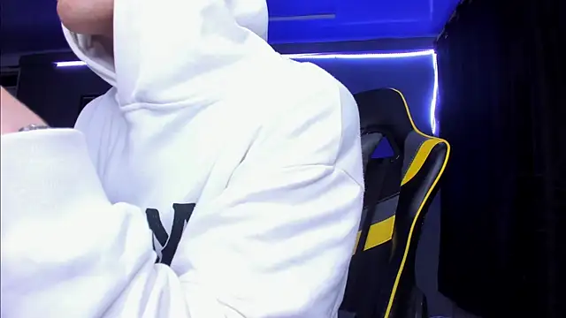 Snapshot of alexgiraldo__ chatting on 10/29/25, 10:17 alexgiraldo online show from 10/29/25, 10:17