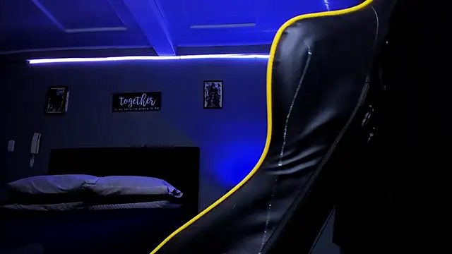 Snapshot of alexgiraldo__ chatting on 11/01/25, 10:50 alexgiraldo online show from 11/01/25, 10:50