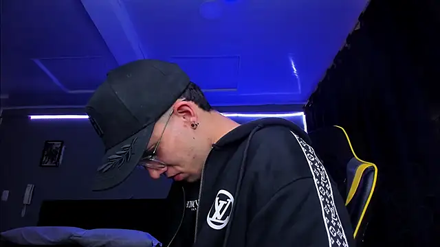 Snapshot of alexgiraldo__ chatting on 11/03/25, 11:33 alexgiraldo online show from 11/03/25, 11:33