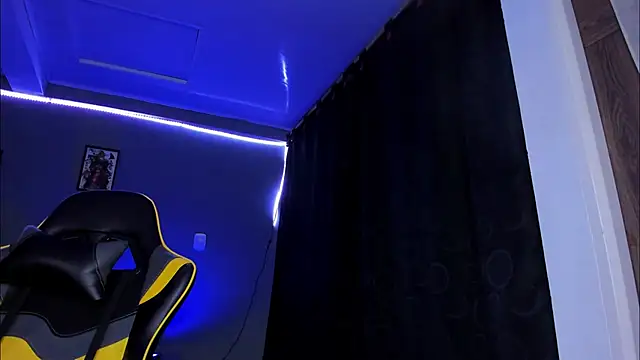 Snapshot of alexgiraldo__ chatting on 11/07/25, 12:10 alexgiraldo online show from 11/07/25, 12:10