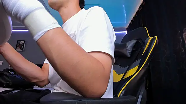 Snapshot of alexgiraldo__ chatting on 12/05/25, 08:16 alexgiraldo online show from 12/05/25, 08:16