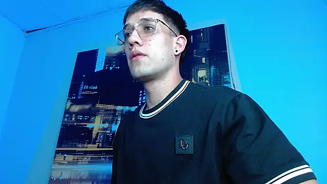 Snapshot of alexgiraldo__ chatting on 03/22/26, 07:28 alexgiraldo online show from 03/22/26, 07:28