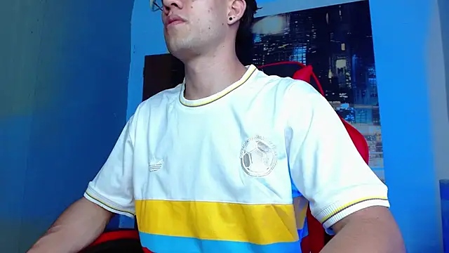 Snapshot of alexgiraldo__ chatting on 03/27/26, 03:01 alexgiraldo online show from 03/27/26, 03:01