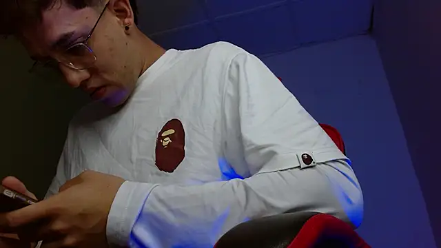 Snapshot of alexgiraldo__ chatting on 04/03/26, 11:30 alexgiraldo online show from 04/03/26, 11:30