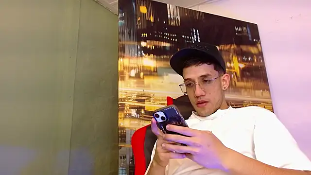 Snapshot of alexgiraldo__ chatting on 04/07/26, 12:55 alexgiraldo online show from 04/07/26, 12:55