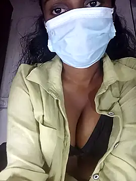 Snapshot of MickMicky chatting on 10/25/25, 01:35 MickMicky online show from 10/25/25, 01:35