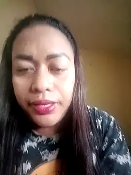 Snapshot of EmmaKantutera chatting on 12/05/25, 08:34 EmmaKantutera online show from 12/05/25, 08:34