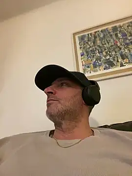 Maurinho3005 online show from 04/15/26, 10:10