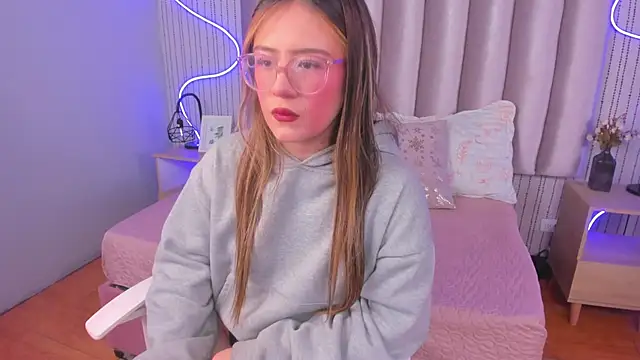 SamanthaPeachss online show from 10/11/25, 12:04