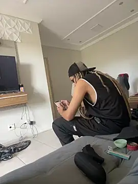 heloagreen  online show from 09/26/25, 06:45