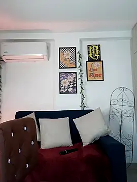 Snapshot of mishelkrave_ chatting on 10/09/25, 01:25 mishelkrave online show from 10/09/25, 01:25