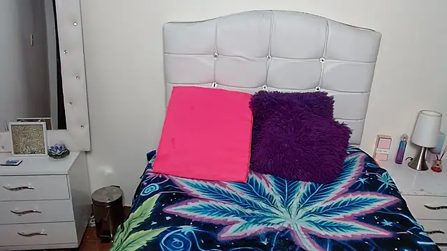 elapetitie online show from 10/03/25, 04:42