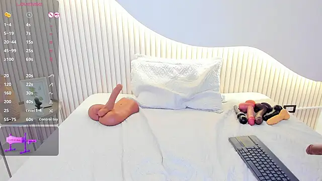 Monika-Ruiz online show from 03/25/26, 07:20