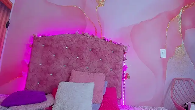 Mila grace  online show from 12/17/25, 06:36