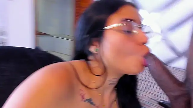 Snapshot of LadyandMaverick chatting on 12/14/25, 04:40 LadyandMaverick online show from 12/14/25, 04:40