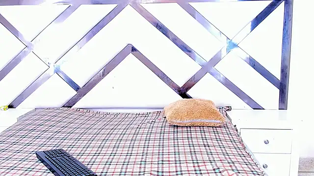 Snapshot of LadyandMaverick chatting on 12/15/25, 03:22 LadyandMaverick online show from 12/15/25, 03:22