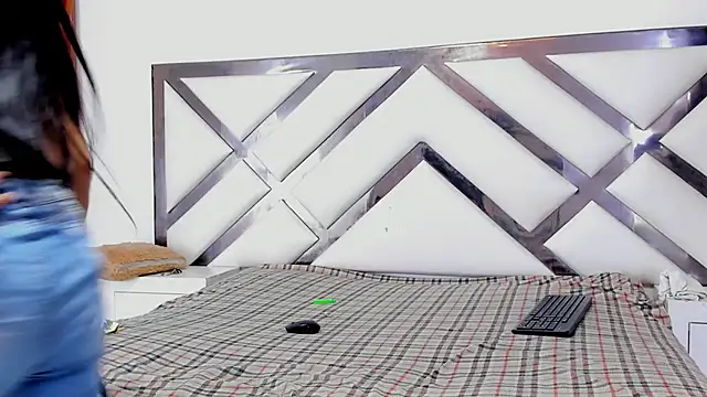 LadyandMaverick online show from 12/18/25, 04:40